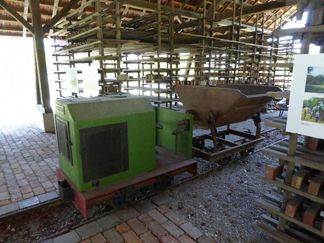 Im Trockenstadel der Ziegelei Josef Haid (copyright: Lothar Röth)