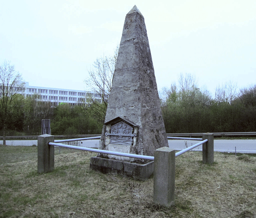 Die Basispyramide in Unterföhring, 2014. © Maximilian Dörrbecker (Chumwa)