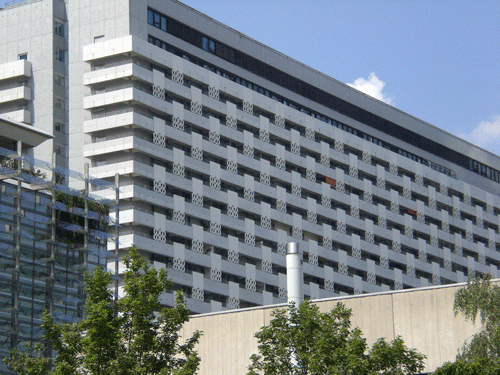 Ausschnitt Fassade Arabellahaus © dietlind pedarnig, 2007