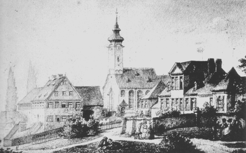 das "Hompeschschlössl" (rechts) im Verbund des Pfarrdorfs Bogenhausen mit Pfarrwiddum (links) und Kirche St. Georg um 1850. Die Steilheit des Geländes kommt auf dieser Darstellung gar nicht zur Geltung und wird nur durch die leichte Schräge des Zauns am Pfarrhofgrundstück angedeutet. Quelle: Buchscan aus: Willibald Karl (Hrsg): "Die Möhglstraße. Keine Straße wie jede andere", München 1998.
