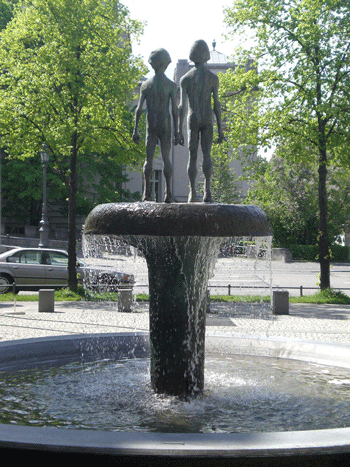 Der "Gisela"-Brunnen in Richtung Prinzregentenstraße gesehen © dietlind pedarnig, 2008
