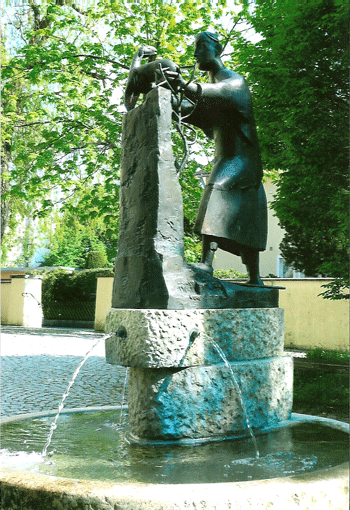 Guter-Hirte-Brunnen 2008; fotografiert im Mai 2008 von Johannes Potzler.