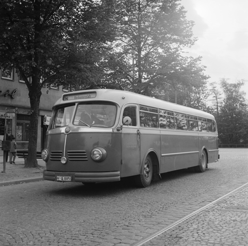 Stadtlinienbus Mercedes-Benz O 6600 H der Buslinie N in braun-beiger Lackierung am Herkomerplatz, Anfang 1960er-Jahre; © helmut keller