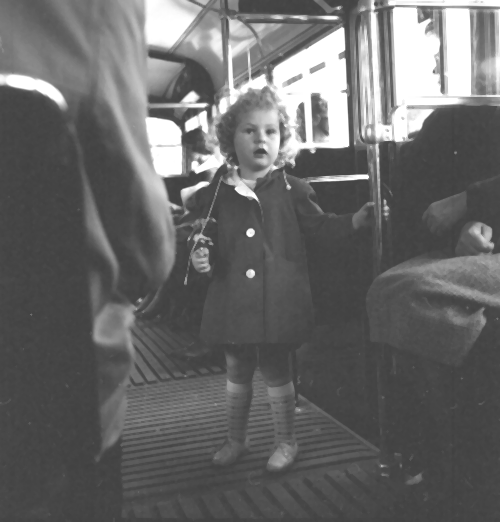 Im Inneren des Linienbusses N in den 1950er-Jahren, noch mit Holzlattung am Boden ausgestattet © helmut keller