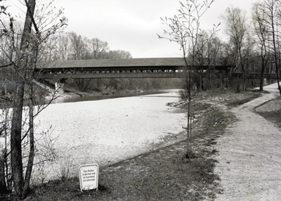 Der alte Emmeramssteg von Süden her (1978) © Verein für Stadtteilkultur im Münchner Nordosten e.V.