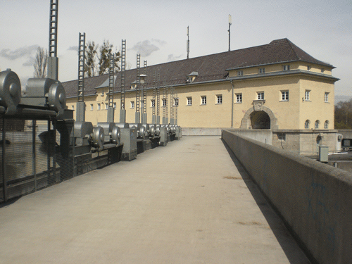Oberföhringer Stauwehrbrücke © dietlind pedarnig (2008).