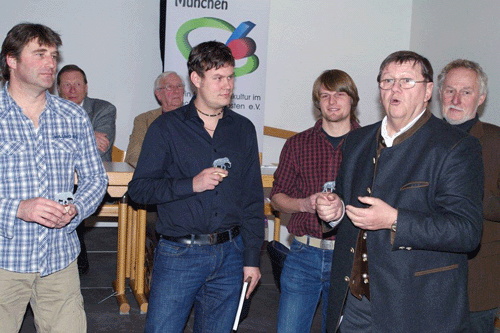 v.l.n.r.: Markus Wehr, Bernhard Schneider, Felix Gruschka, Josef Krause (stellv. Vorsitzender NordOstKultur), Roland Krack (Erster Vorsitzender NordOstKultur)