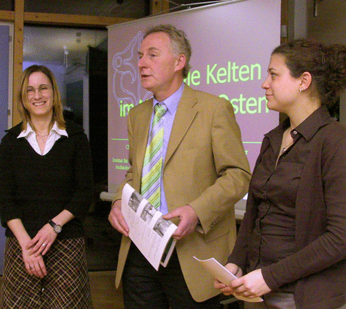 Christiana Eggl, Roland Krack (Vorstand Verein NordOstKultur), Marina Vohberger nach dem Vortrag, © Verein für Stadtteilkultur im Münchner Nordosten e.V.