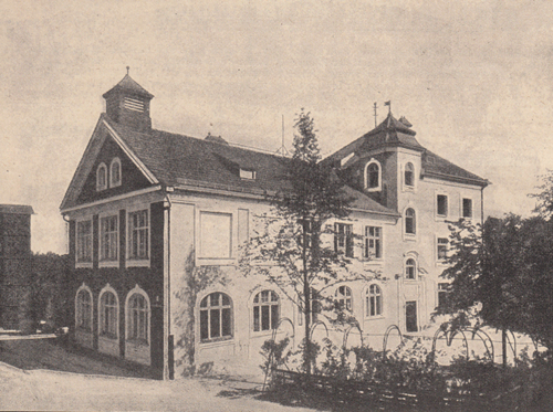 Die Kinderbewahranstalt am Bogenhauser Kirchplatz 4 im Jahr 1898, aus: "Süddeutsche Bauzeitung" vom 24. September 1898.