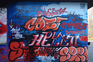 Foto: Graffitis des Cosima-Freizeitheims 2008, vor dem Neubau; hpt © Verein für Stadtteilkultur im Münchner Nordosten e.V.