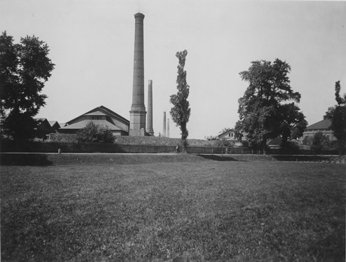 Das städtische Gaswerk am Kirchstein aufgenommen von Georg Pettendorfer am 9.8.1919. Aus: "Links und rechts der Isar. Bilder aus dem groß- und kleinbürgerlichen München 1895–1935. Fotografie von Georg Pettendorfer, ca. 1910. Quelle: Stadtarchiv München, Sign. DE-1992-FS-NL-PETT1-0206