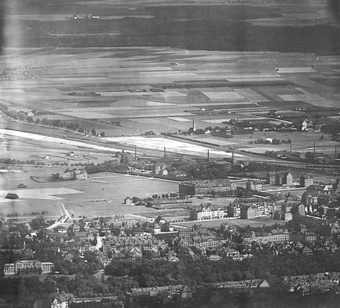 In Steinhausen wurde zur Gasversorgung der königlichen Haupt- und Residenzstadt ab 1881 nach Plänen von Nikolaus Heinrich Schilling (1826–1894; Gasdirektor) ein zweites Gaswerk für München gebaut, denn die Kapazitäten der bisherigen Gasanstalt in der Thalkirchner Straße 34 reichten für die Herstellung von Leuchtgas nicht mehr aus. 1883 war das Gaswerk am Kirchstein fertiggestellt und es konnte mit der Produktion begonnen werden.