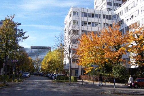 Foto: Das Hotel von der Arabellastraße aus gesehen