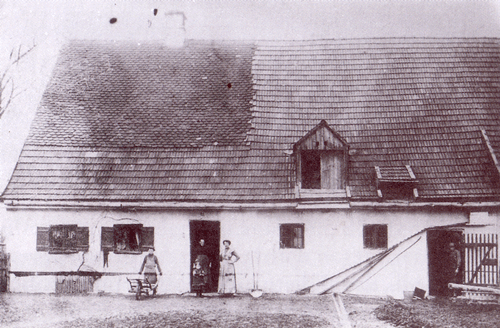 In unmittelbarer Nachbarschaft zum "Kotterhof" stand das Bauernhaus "Beim Biber" (Kunihostraße 17). Es musste 1976 einem Neubau weichen.