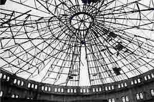 Ruine eines Gasbehälters, Stadtarchiv München.