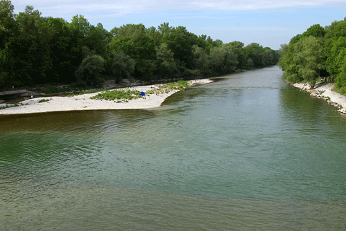 Die Isar beim Oberföhringer Stauwehr