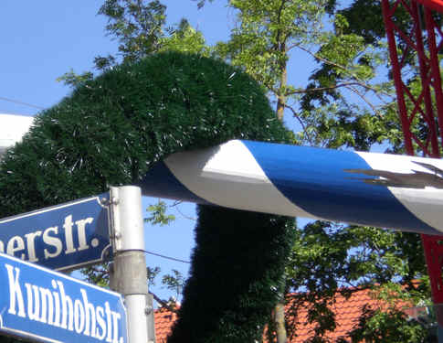 Aufstellung des neuen Maibaums in Daglfing am 1. Mai 2007, © dietlind pedarnig, 2007