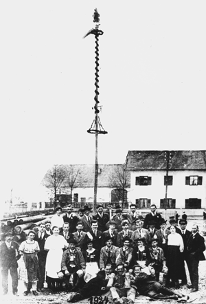 Erinnerung an das erste Maibaumaufstellen in Englschalking im Jahr 1924 © Verein für Stadtteilkultur im Münchner Nordosten e.V.