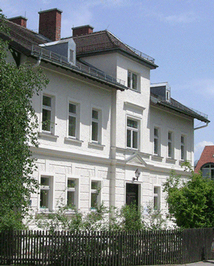 Schnorr-von-Carolsfeld-Straße, ehemalige Gemeindeschule, jetzt Kindertagesstätte, hpt © Verein für Stadtteilkultur im Münchner Nordosten e.V.