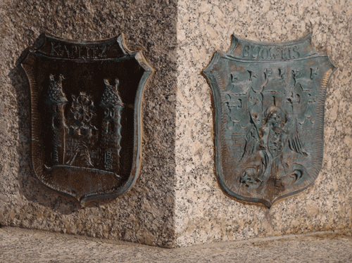 Wappen am Adalbert-Stifter-Denkmal. hpt © Verein für Stadtteilkultur im Münchner Nordosten e.V., 2007