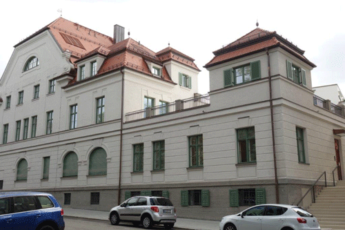 Blick von der Törringstraße auf das ehemalige Gastwirtschaftsgebäude