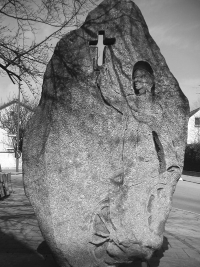 Denkmal für St. Johannes von Capistran, Buch-Scan aus: Krack, Roland (Hg.): Die Parkstadt Bogenhausen in München