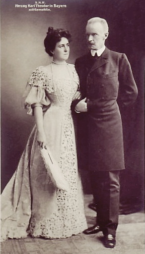 Herzog Carl-Theodor in Bayern und Gattin Marie Jose von Portugal, 1890; Ansichtskarte © privat