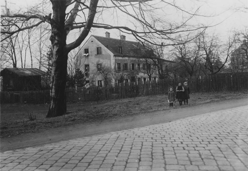 Wohnhaus, ehemals Priel 1, Fotografie Georg Pettendorfer, 26.02.1920 (Originaltitel: »Priel 1 Auer«. Quelle: Stadtarchiv München, Sign. DE-1992-FS-NL-PETT1-0221