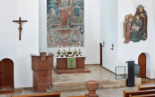 Der 2012 umgestaltete Altarraum der Dreieinigkeitskirche © Siegfried Wameser.