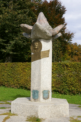 Adalbert-Stifter-Denkmal von Leopold Hafner im Park des Böhmerwaldplatzes. hpt © Verein für Stadtteilkultur im Münchner Nordosten e.V., 2011