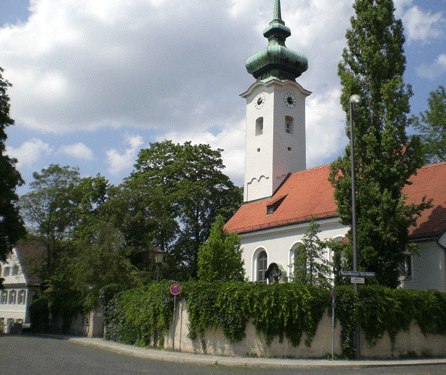 St. Georg, Bogenhauser Kirchplatz 1 und Pfarrhaus (links) © dietlind pedarnig, 2007