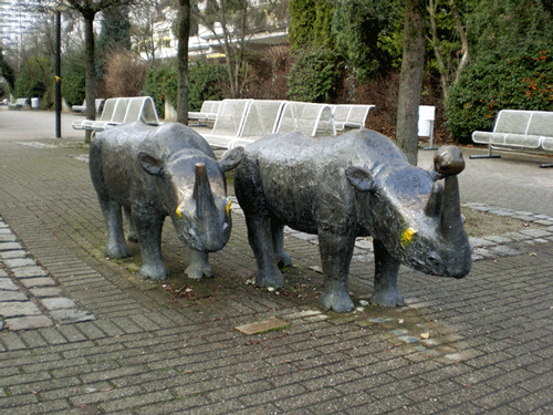Skulptur "Nashörner" (Bogenhausen – Arabellapark), Foto: Dietlind Pedarnig