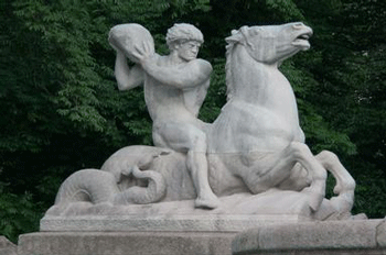 Von Theodor Georgii 1951 bis 1952 restaurierte Figur des »Steinwerfers« am Wittelsbacher Brunnen in München.