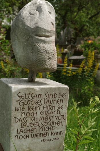 Skulptur von Martin Hierl mit Versen von Joachim Ringelnatz. hpt©Verein für Stadtteilkultur im Münchner Nordosten e.V.