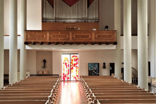 Glasportal an der Westseite von Heilig Blut in Bogenhausen hpt © Verein für Stadtteilkultur im Münchner Nordosten e.V., 2021