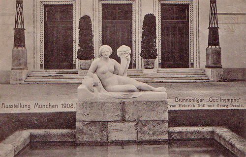 Amtliche Postkarte Ausstellung München 1908 (auf dem Gelände der Theresienhöhe), mit einer Abbildung der Brunnenfigur »Quellnymphe« von Heinrich Düll und Georg Pezold, gelaufen 30.9.1908, © privat