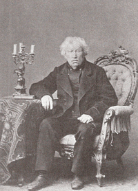 Das Paradebeispiel eines Münchner "Loambarons": Ziegeleibesitzer und Familienpatriarch Lorenz Seidl (1788 - 1880) aus Sachsenkam mit seiner dritten Ehefrau Anna geb. Brandner aus Bayrsoyen (1808 - 1865). Lorenz Seidl soll aus drei Eheverbindungen 24 legitime Kinder gehabt haben. Literatur und Bildquelle: Willibald Karl, "Frühe Industrie: "Loambarone" und Saisonarbeiter", in: "Dörfer auf dem Ziegelland", München 2002.