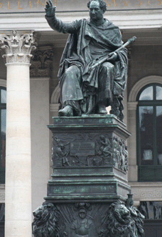 Max-Joseph-Statue vor dem Nationaltheater, Statue von Christian Daniel Rauch, Erzguss von J. B. Stieglmair, München, 1825/35