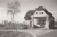 Zollhaus Denninger Straße, Buchscan aus: "Dörfer auf dem Ziegelland", hrsg. von Roland Krack, München 2002.