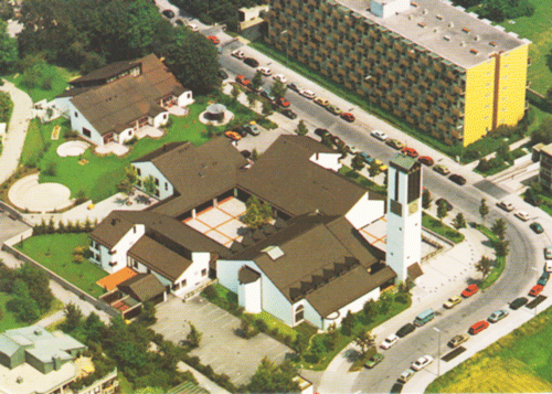 Luftbild Kirche St. Rita und Gemeindezentrum, Ansichtskarte, ca. 1970er-Jahre