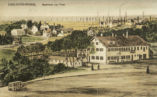 »Gasthaus zur Post« mit Kegelbahn (Bau vorne links), Anfang 20. Jahrhundert, auf einer historischen Postkarte. Im Hintergrund links oben: Ortsteil St. Emmeram, mit St. Emmeramsmühle, Haus Spervogelstraße 2 und St. Emmeramskapelle. Am »Gasthaus zur Post« führte im übrigen die Spitzwegkreppe zur Isar hinunter, unter den Oberföhringern auch als »Postberg« bekannt (heute Straße St. Emmeram).