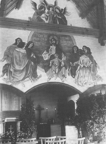 der Betsaal der Evangelisch-Lutherischen Gemeinde Denning mit dem 1948 gemalten Fresko von Prof. Günther Vogelsamer im Jahr 1948; (Quelle: Pfarramt Immanuelkirche) und im Jahr 1960 ( © helmut keller). Das Gebäude das mit einem Spitzdach und einem eigenen kleinen Glockenstuhl ausgestattet war, wurde 1965 beim Bau der Immanuelkirche abgerissen.