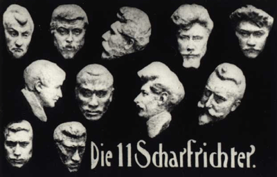 Die Masken der "11 Scharfrichter" von Wilhelm Hüsgen hingen in der Kleinkunstbühne, Türkenstraße 28; Zweiter von links, erste Reihe oben: Max Langheinrich