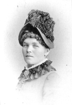 Margarethe Pfeifer, genannt "Tante Greti", Ziegeleibesitzerin in Oberföhring, um 1900.