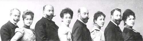 Die Pschorr-Brüder von links nach rechts: der jüngste Bruder Robert, von Beruf Chemiker (mit Frau Tilla), Joseph (Brauer) mit Frau Louise Bergmann, Georg Theodor und Frau, August mit Frau Hedwig Bassermann, Fotografie 1898.