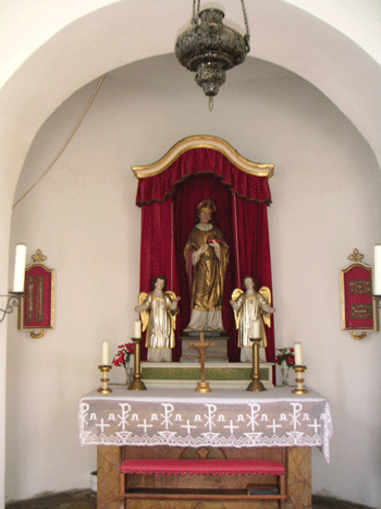 Altar der St. Emmeram-Gedächtniskapelle; hpt © Verein für Stadtteilkultur im Münchner Nordosten e.V., 2008.