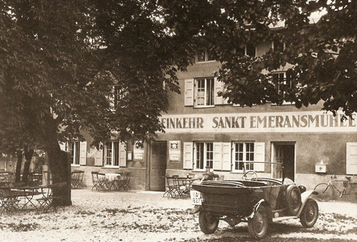 Sankt Emmeramsmühle, um 1930. Aus: "Zu Gast im alten München. Erinnerungen an Hotels, Wirtschaften und Cafés", hrsg. von Richard Bauer, München 1982.