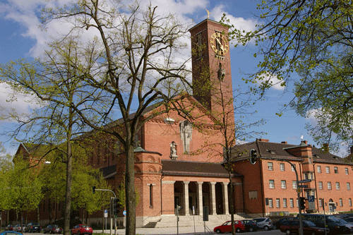 St. Gabriel von der Prinzregentenstraße gesehen; hpt © Verein für Stadtteilkultur im Münchner Nordosten e.V., 2007