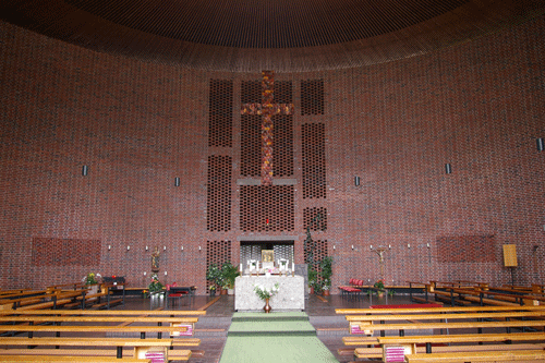 Der Altarraum (hpt © Verein für Stadtteilkultur im Münchner Nordosten e.V., 2007)