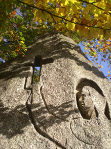 Ausschnitt aus dem Stein von Josef Henselmann (© dietlind pedarnig, 2007)